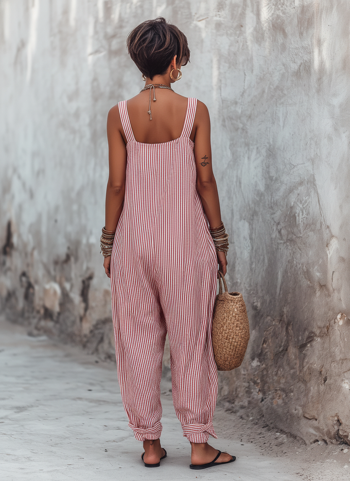 Rhea | Jumpsuit Sans Manches à Col Carré Avec Des Rayures Minimalistes et Une Coupe Douce