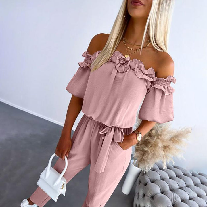 Claire™ | Combinaison Chic à Épaules Dégagées avec Volants et Ceinture à Nouer